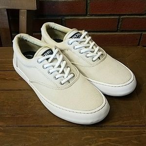 NWOT Sperry Tennis Shoe